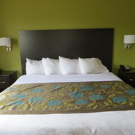 Baymont By Wyndham Eau Claire Wi Hotel Room photo