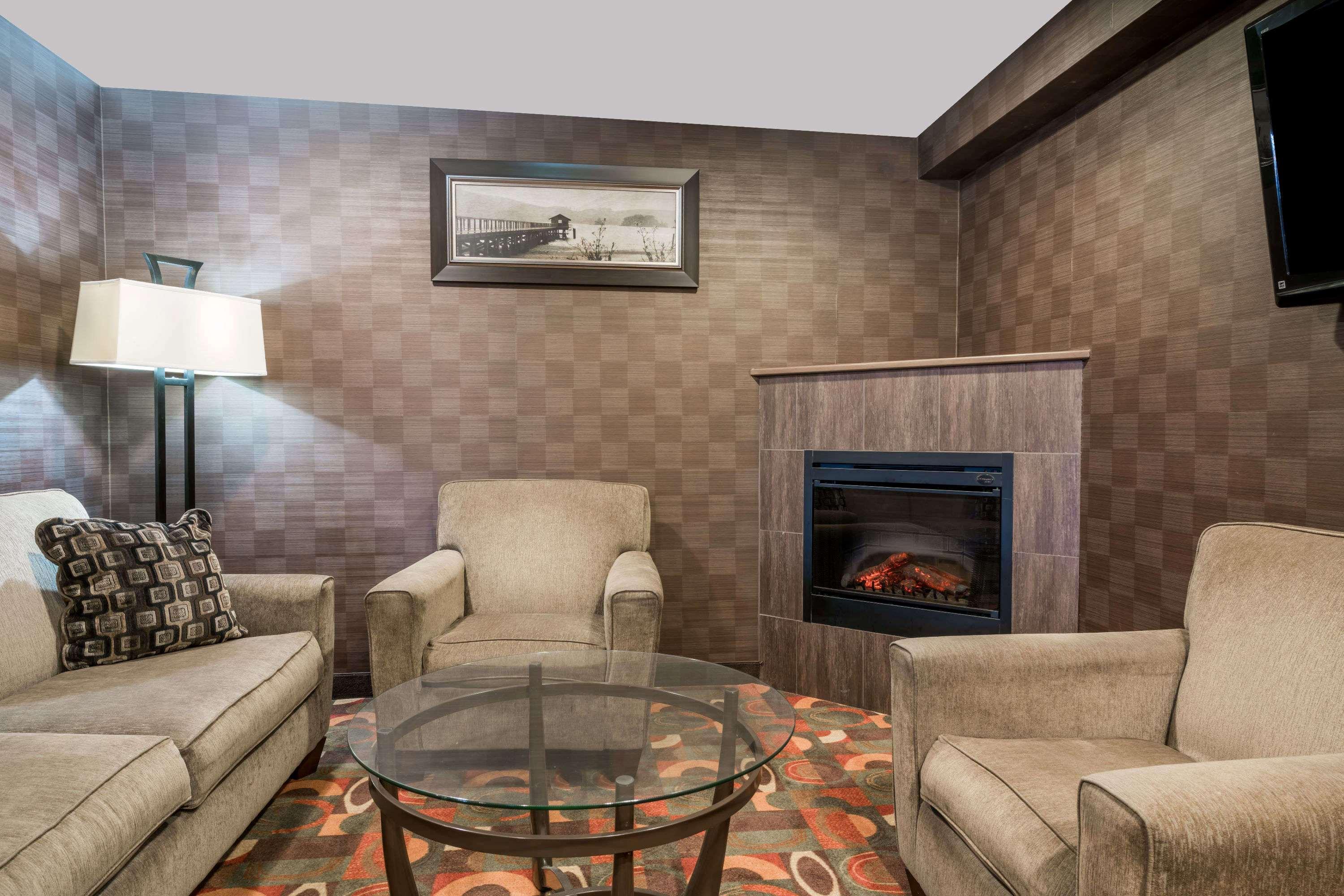 Baymont By Wyndham Eau Claire Wi Hotel Exterior photo