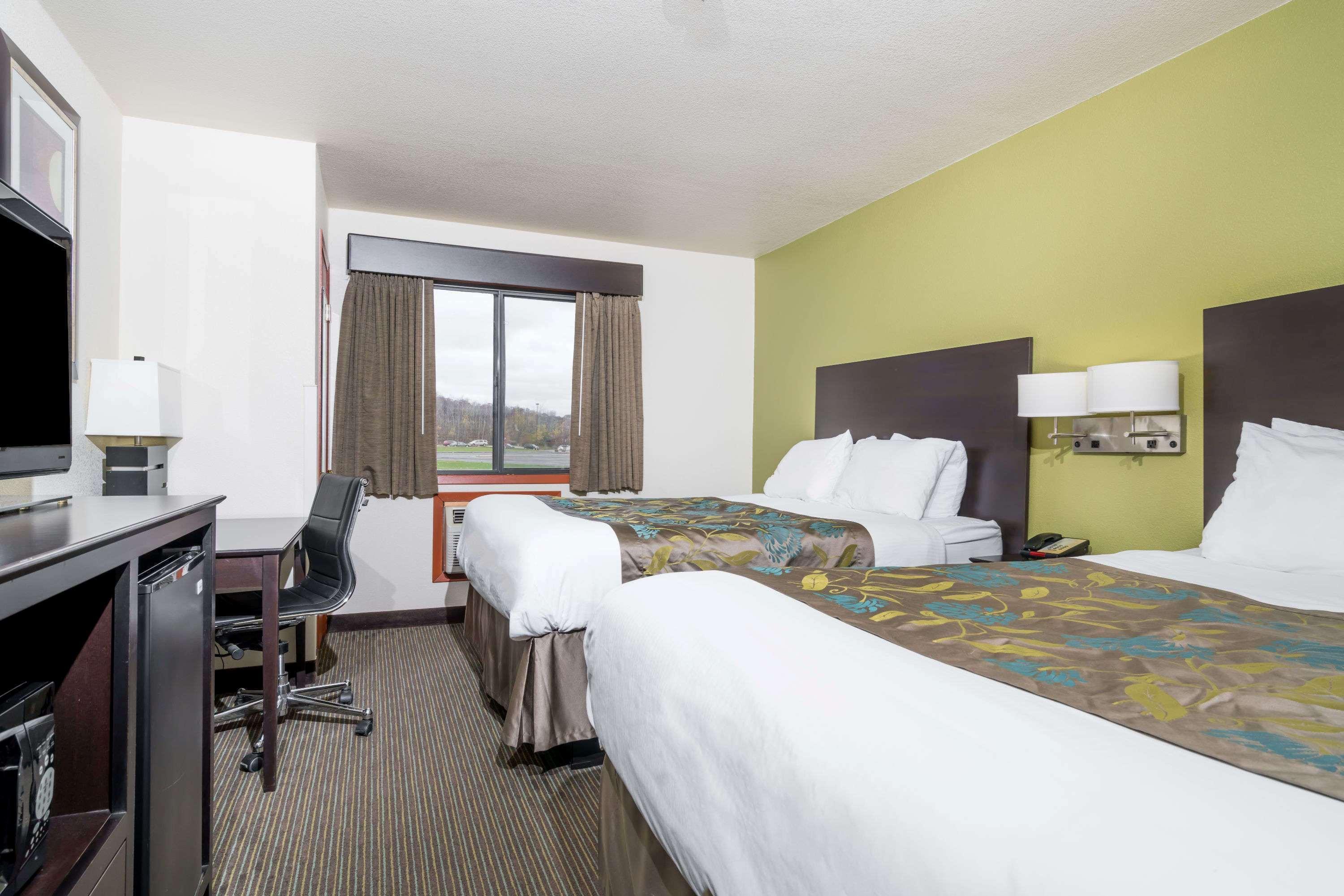 Baymont By Wyndham Eau Claire Wi Hotel Exterior photo
