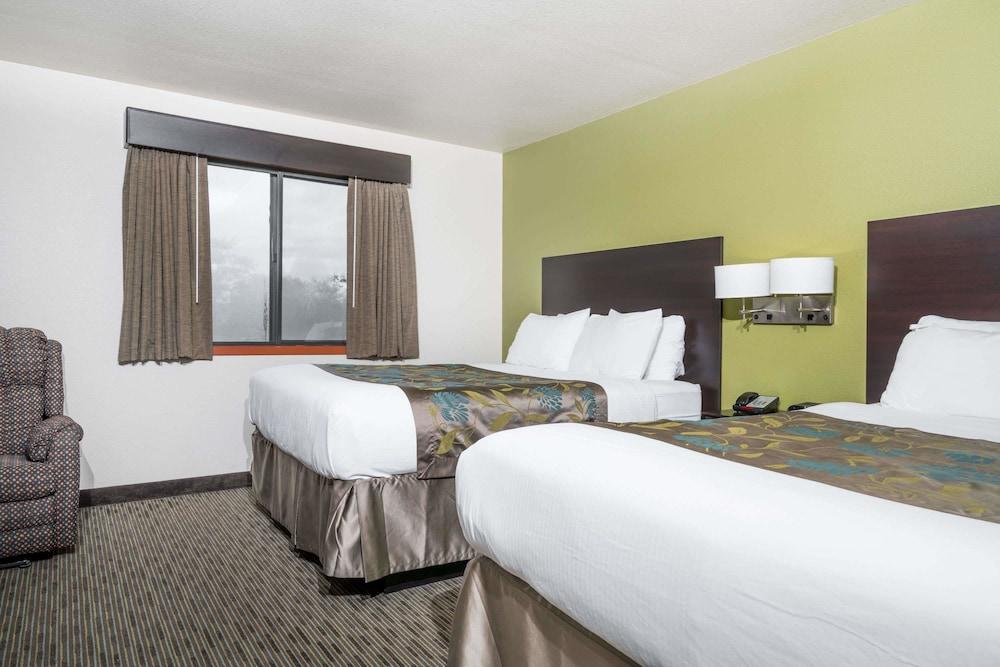 Baymont By Wyndham Eau Claire Wi Hotel Exterior photo